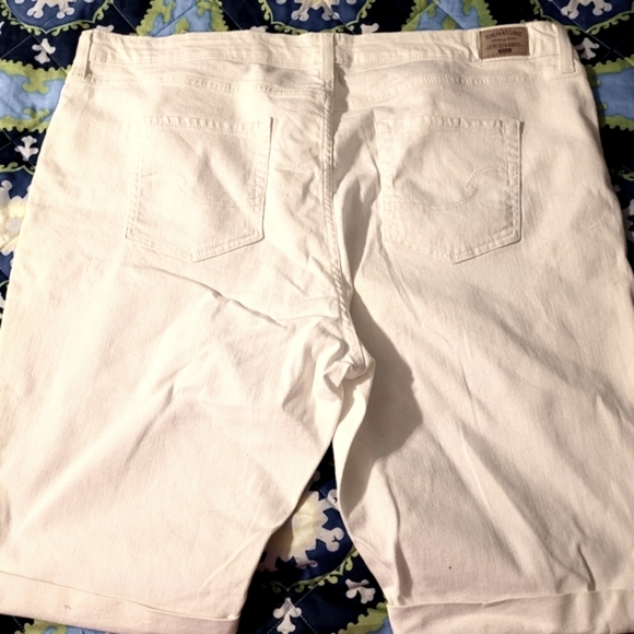 Levi's shorts mid rise gold label skinny  plus sz bermuda NWOT - Picture 3 of 10